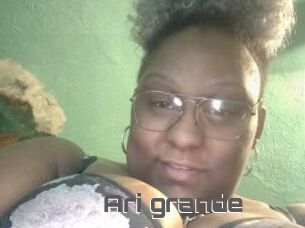 Ari_grande