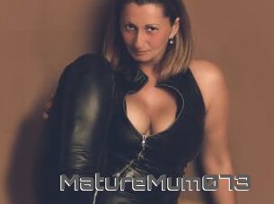 MatureMum073