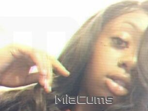 MiaCums