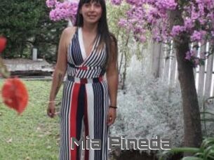 Mia_Pineda